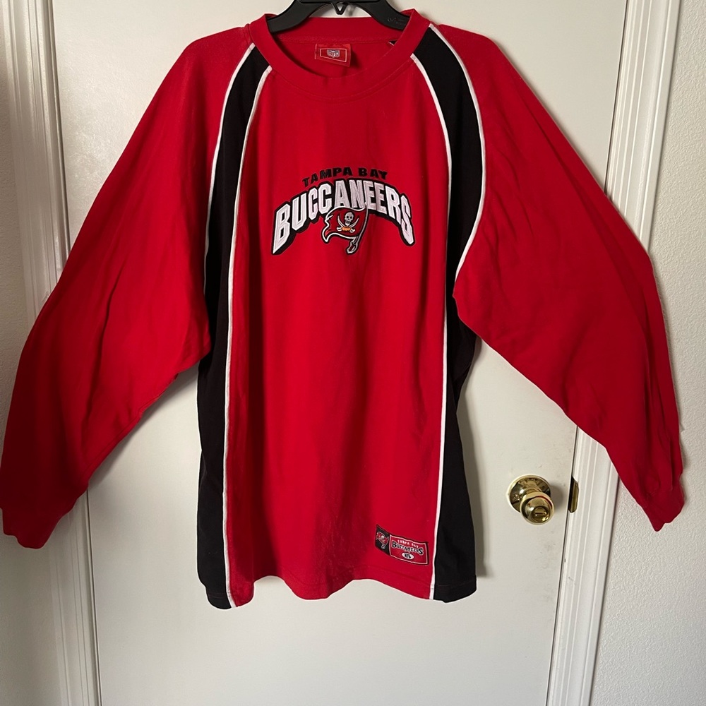 Vintage Tampa Bay Buccaneers Men’s Red ,Black Long Sleeve  Heavyweight Shirt XXL